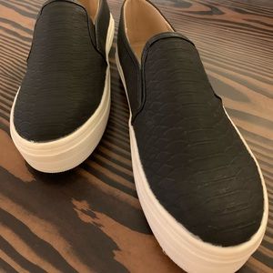 Faux leather crocodile platform sneakers